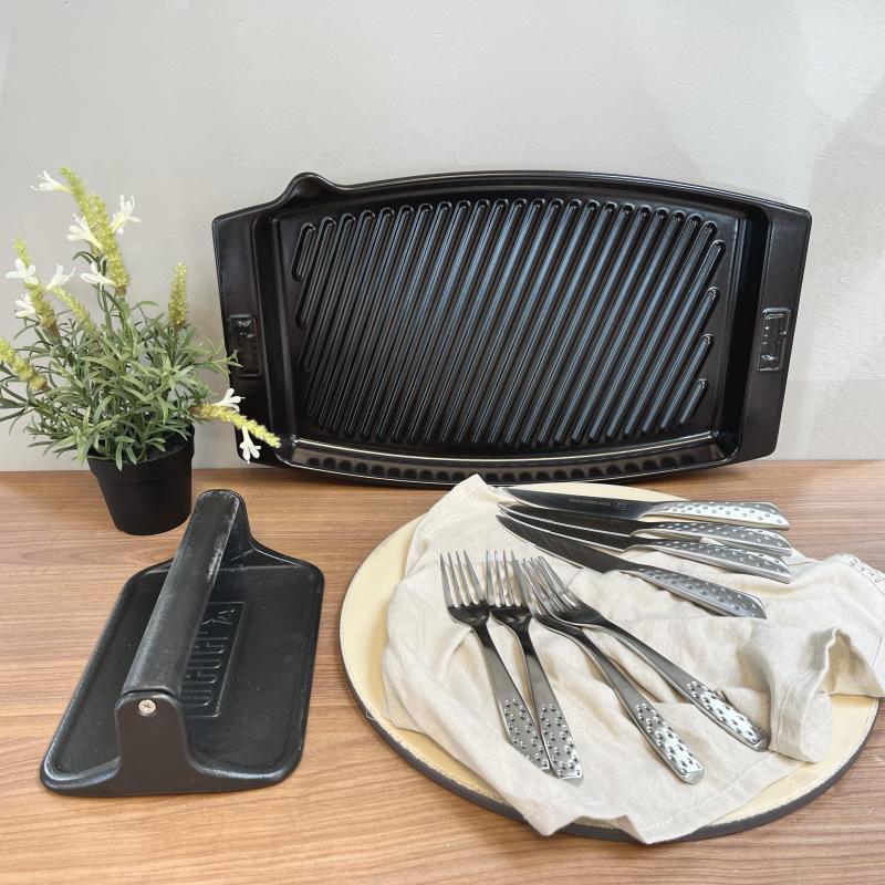 Weber Keramisk grillpande og steakpresser med steakbestik til 4 personer