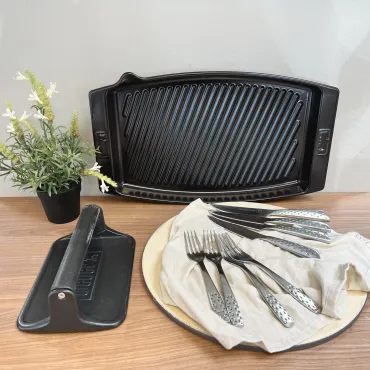 Weber Keramisk grillpande og steakpresser med steakbestik til 4 personer