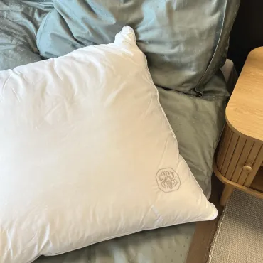 Georg Jensen Damask Sengetøjssæt med fiberpuder