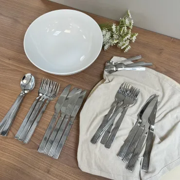 AIDA Bestik- og steaksæt med porcelæn salatskål
