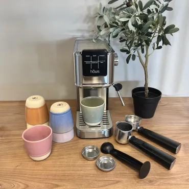 Espressomaskine med 6 stk. Colour krus 30 cl.