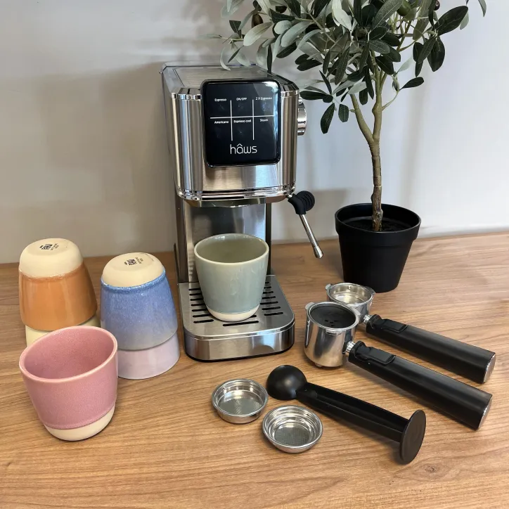 Hâws Espressomaskine m. mælkeskummer & 6 RAW krus