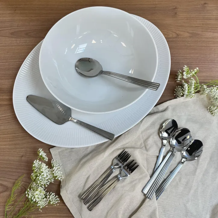 AIDA salatskål, serveringsfad og 2 x dessertbestik