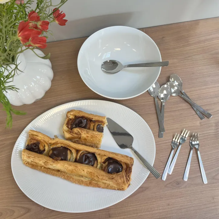 AIDA salatskål, serveringsfad og 2 x dessertbestik