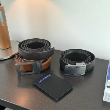 Bon Goût bæltesæt i 3 farver med kortholder