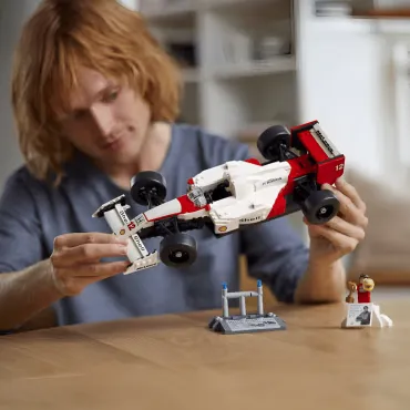 LEGO McLaren MP4/4 og Ayrton Senna