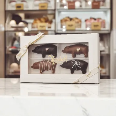 Fire marcipangrise i mørk chokolade