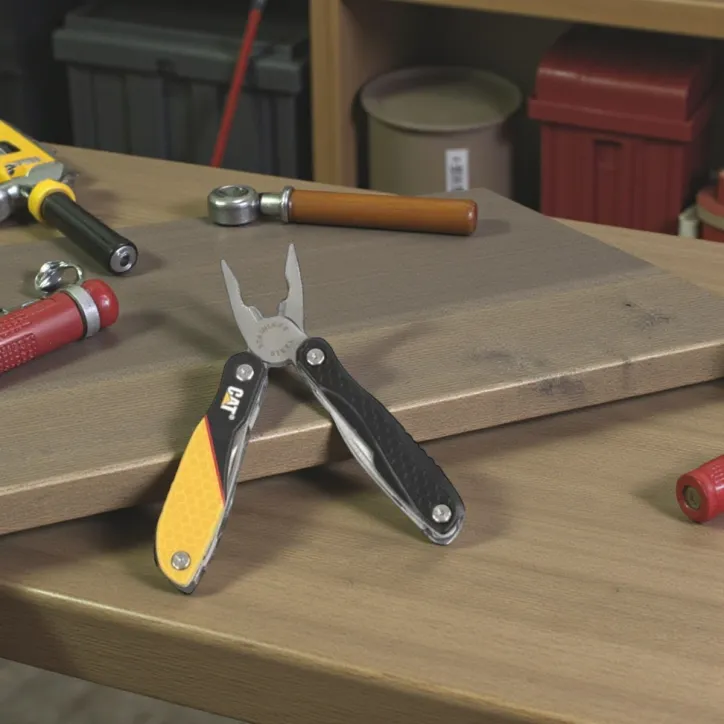 CAT Tanto foldekniv 17,4 cm med 13-i-1 multi-tool