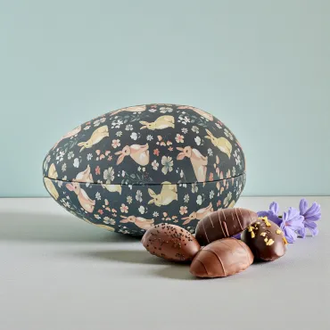 Metal påskeæg Bunnies med marcipanæg