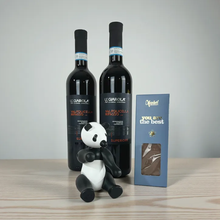 Kay Bojesen Panda med Xocolatl Chokoladebar og 2 flasker Ripasso - 2