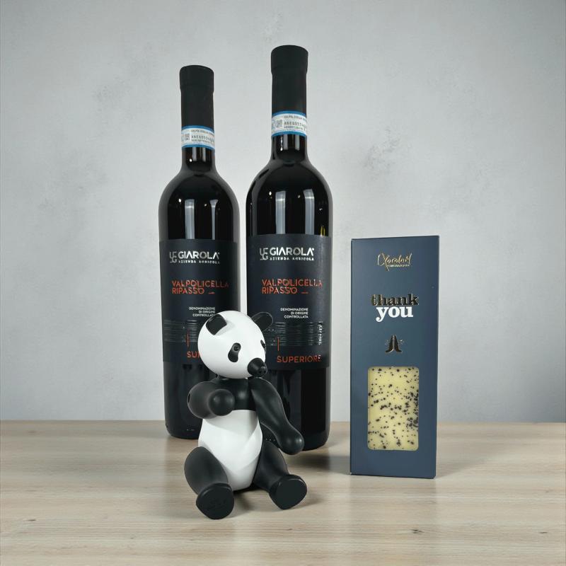 Kay Bojesen Panda med Xocolatl Chokoladebar og 2 flasker Ripasso - 3