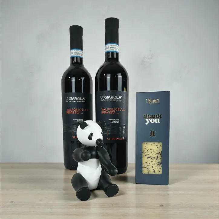 Kay Bojesen Panda med Xocolatl Chokoladebar og 2 flasker Ripasso - 3