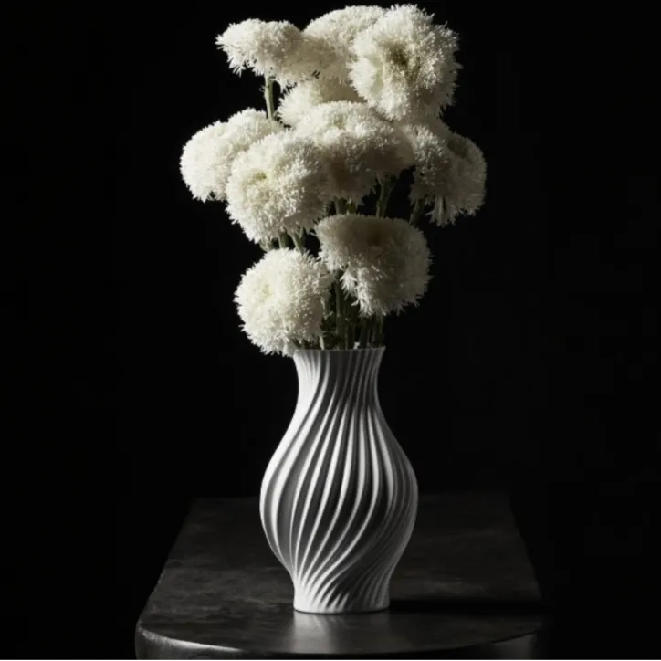 Lyngby Porcelæn Twist Vase 25 cm i Hvid