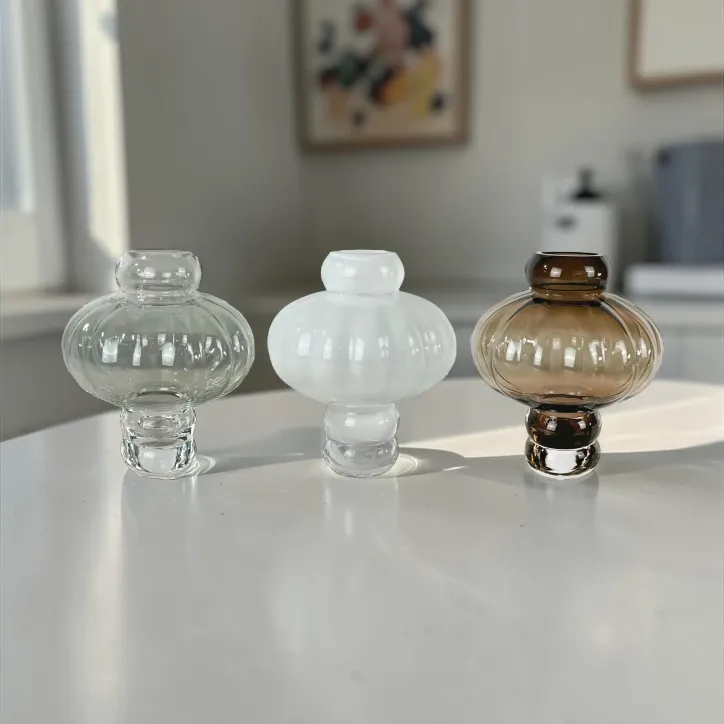 Louise Roe Balloon Vase og Vilda dahlia buket
