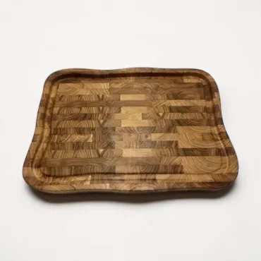 AIDA RAW Crafted teak skærebræt med saftrille 45 × 33 × 3 cm