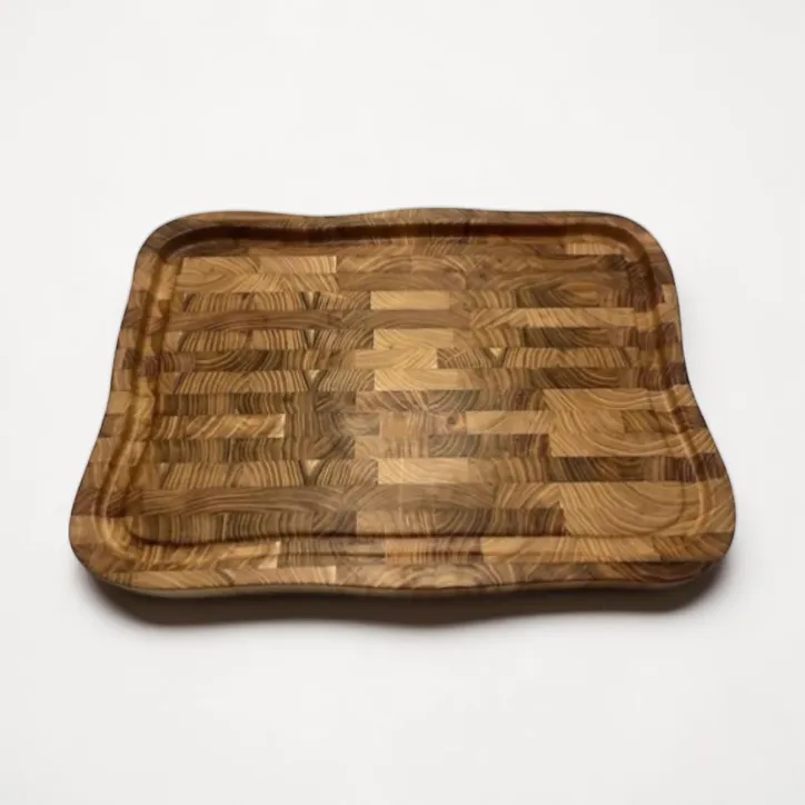 AIDA RAW Crafted teak skærebræt med saftrille 45 × 33 × 3 cm