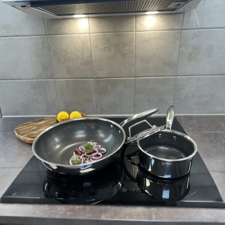 Hâws Santo wok, gryde med byGaard bradepande