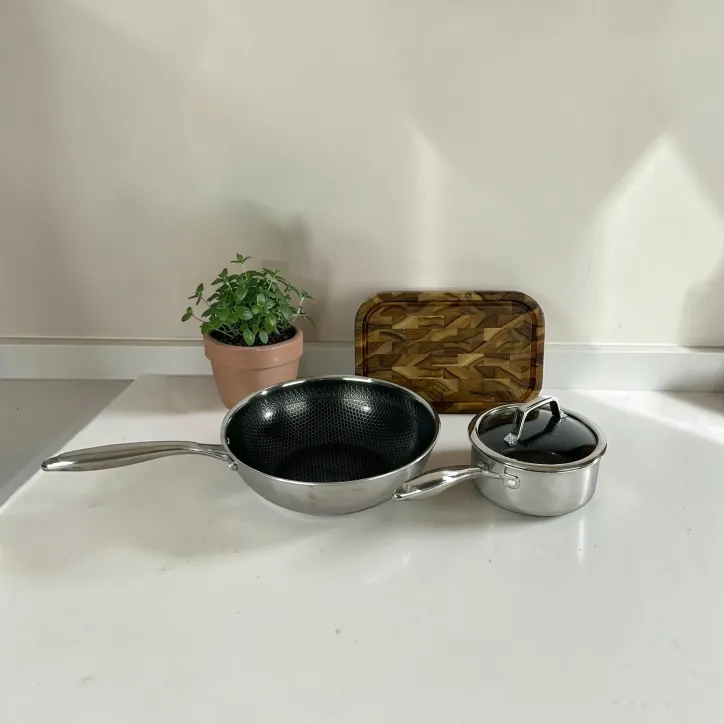 Hâws Santo wok, gryde og teak spækbræt