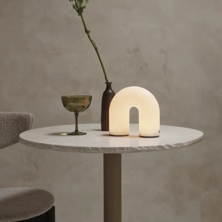 ferm LIVING Vuelta Portable lampe i Hvid