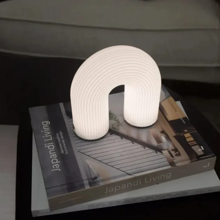 ferm LIVING Vuelta Portable lampe i Hvid - 3