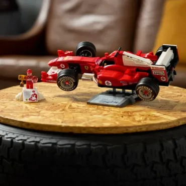 LEGO icons Ferrari F2004 med Michael Schumacher