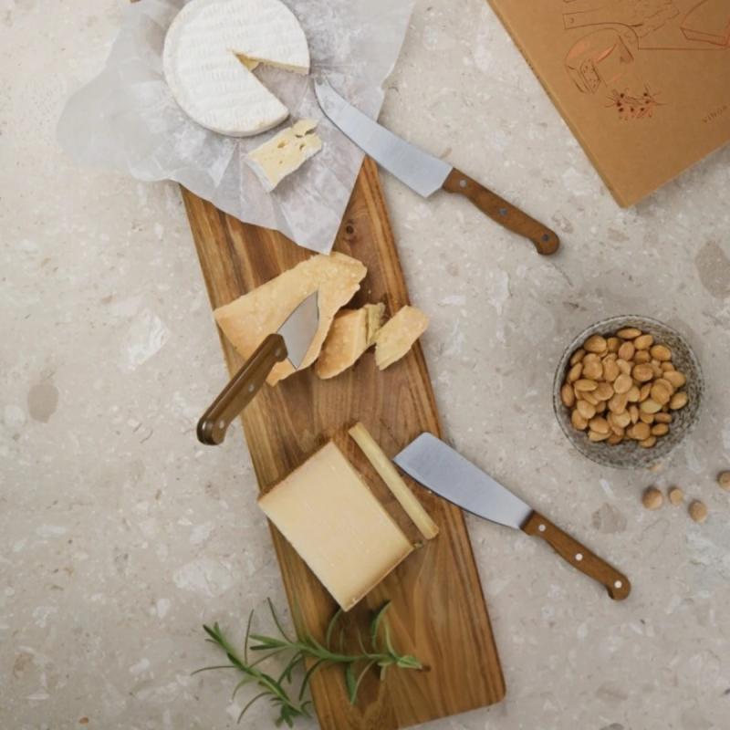 VINGA Veia serveringsbræt og Story of Cheese ostesæt