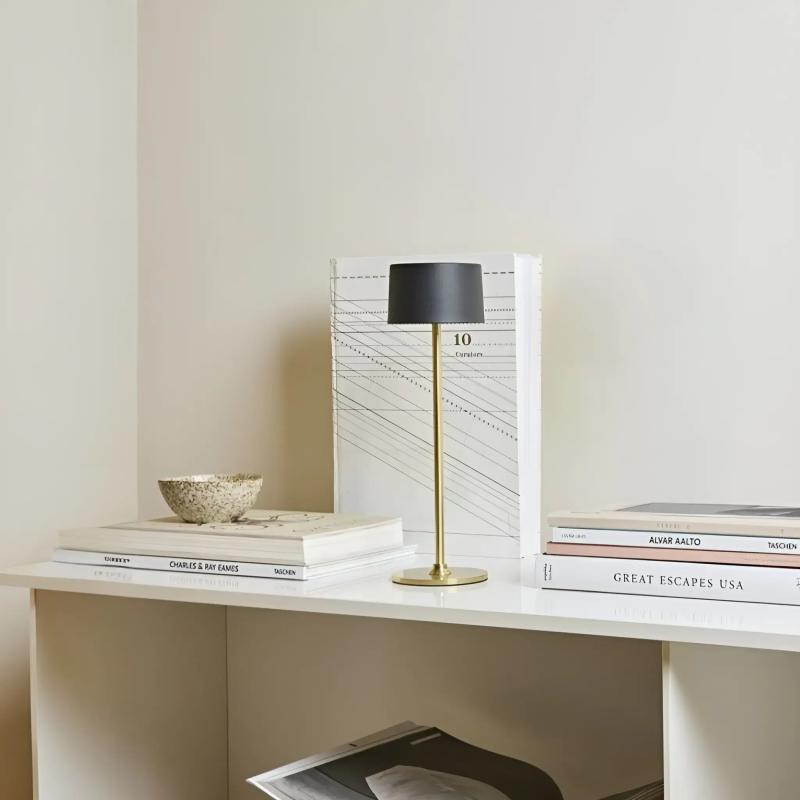 VINGA Nauro bordlampe