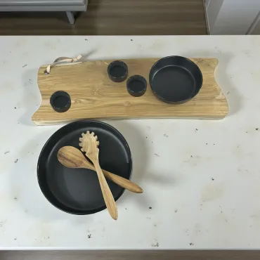 AIDA RAW Titanium Black og MUUBS teak serveringssæt