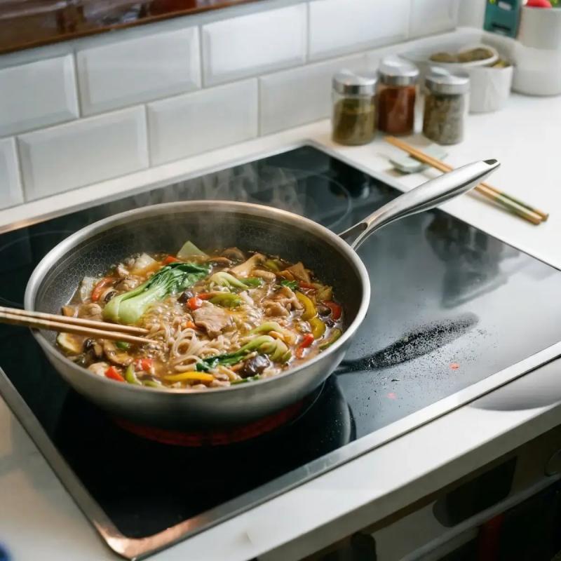byGaard Hybrid wok, kasseroll og teak spækbræt fra Noble Denmark - 2