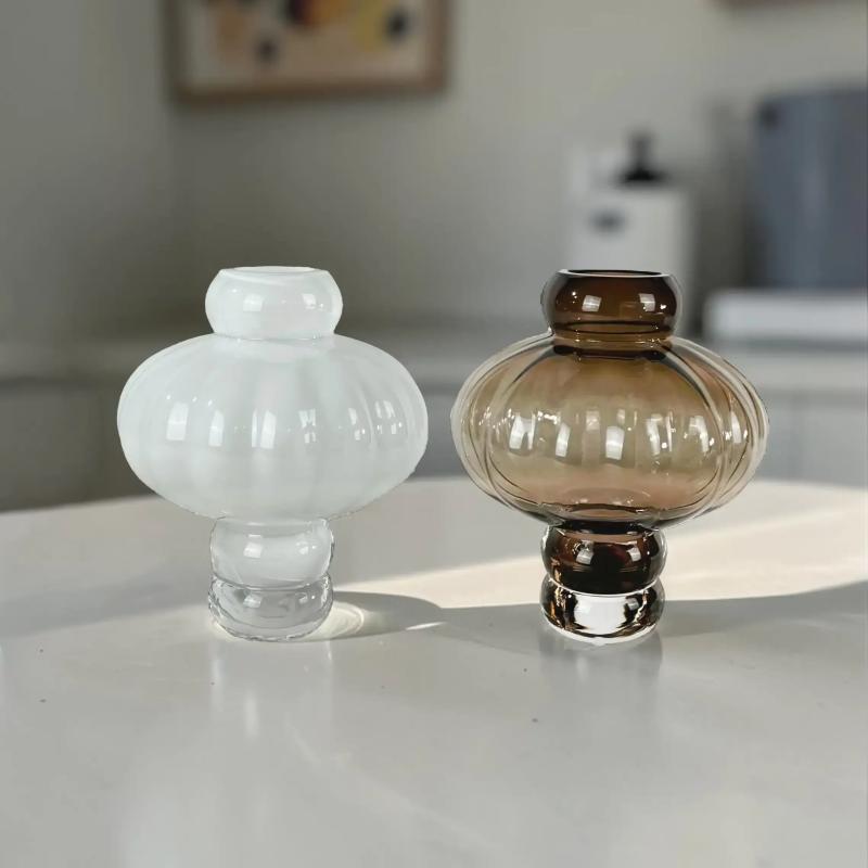 Louise Roe Balloon Vase og Vilda dahlia buket