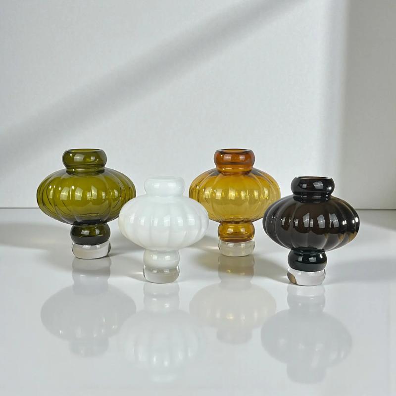 Louise Roe balloon vase 08 i olive, opal hvid eller smoke