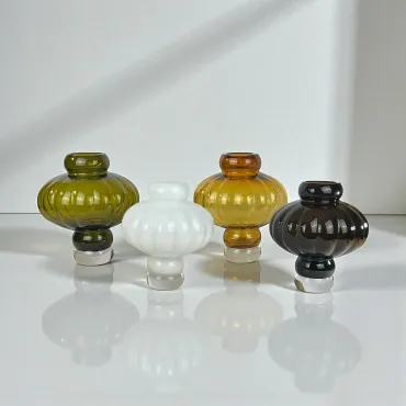 Louise Roe balloon vase 08 i olive, opal hvid eller smoke