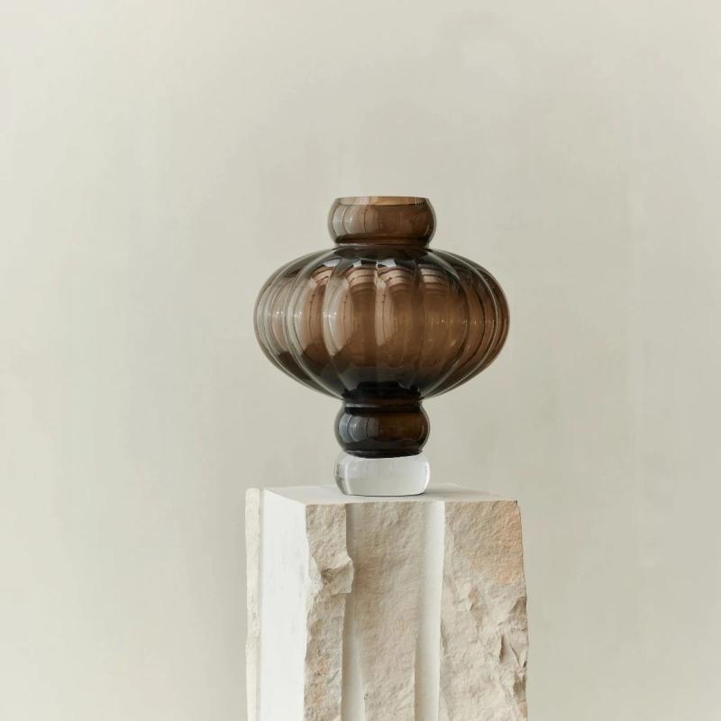 Louise Roe balloon vase 08 i olive, opal hvid eller smoke - 4