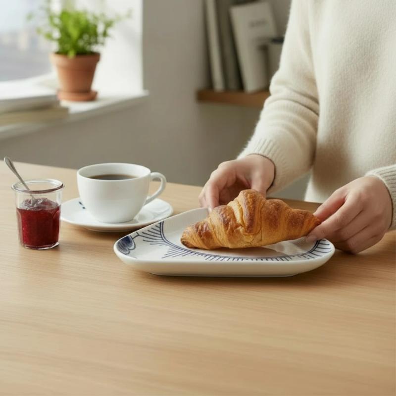 Royal Copenhagen Blå Mega Riflet trekantet fad 23 cm