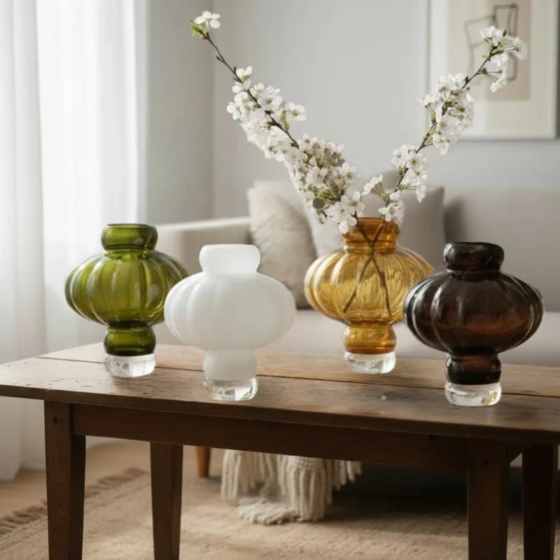 Louise Roe balloon vase 08 i Olive, Opal Hvid, Smoke eller Amber